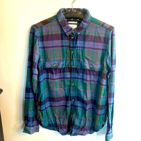 American Eagle Ahh-mazingly soft plaid shirt! ✌️ - Picture 1 of 3